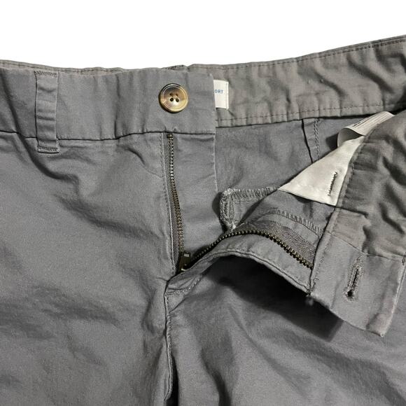Old Navy Womens Shorts Size 2 Everyday Short Mid Rise Stretch Gray Zip Fly Chino - Picture 3 of 10